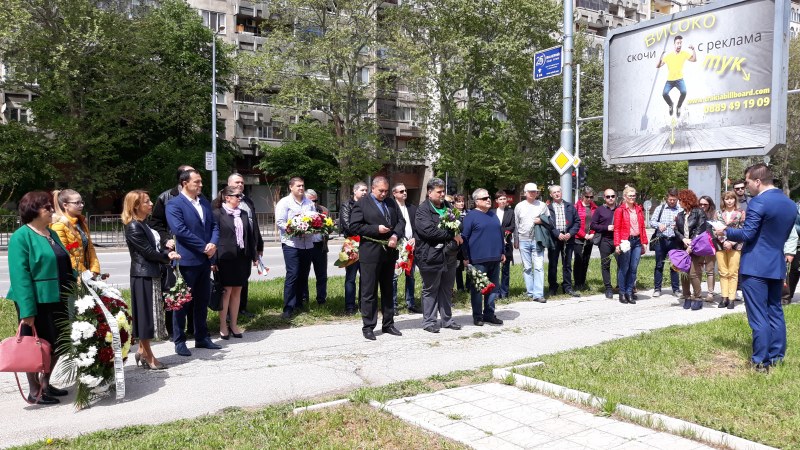 С възпоменание, венци и цветя в “Северен“ отдадоха почит към загиналите при трудови злополуки