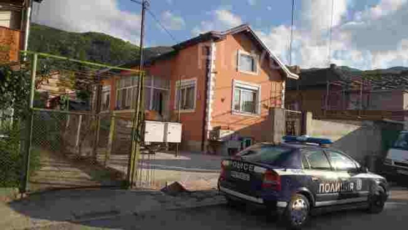 Прокуратурата решава дали да остави за 72 часа в ареста ромите, атакували полицаи в Куклен