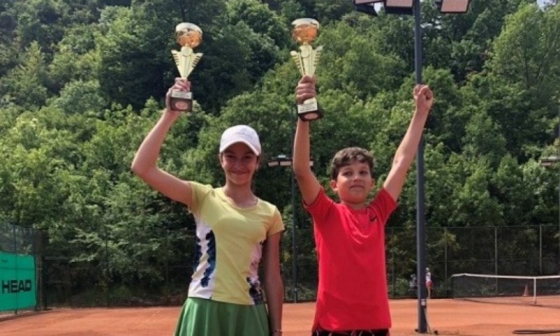 Деца от Асеновград и Пловдив спечелиха Регионалния турнир по тенис в Асеновград СНИМКИ