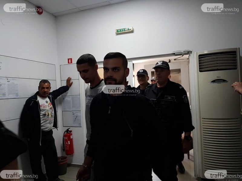 Ромите, вилняли в Куклен: Полицаите ни изтезаваха и биха! Караха ни да ближем вода от пода