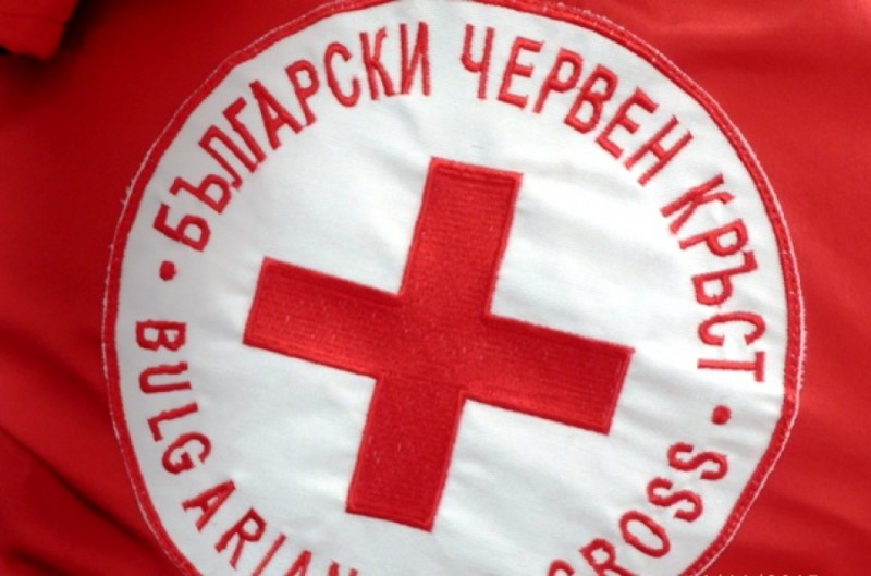 Кметът на Първомай с отличие от Българския червен кръст