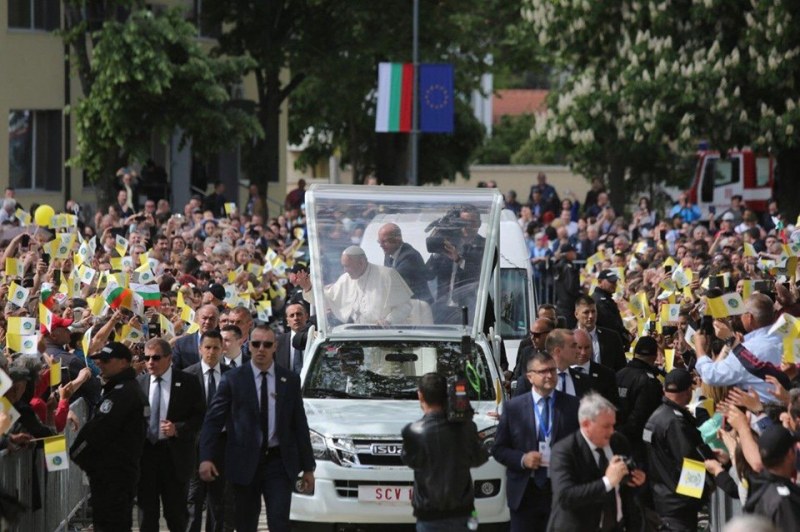 Кметът на Раковски с емоционално обръщение към съгражданите си след визитата на папата