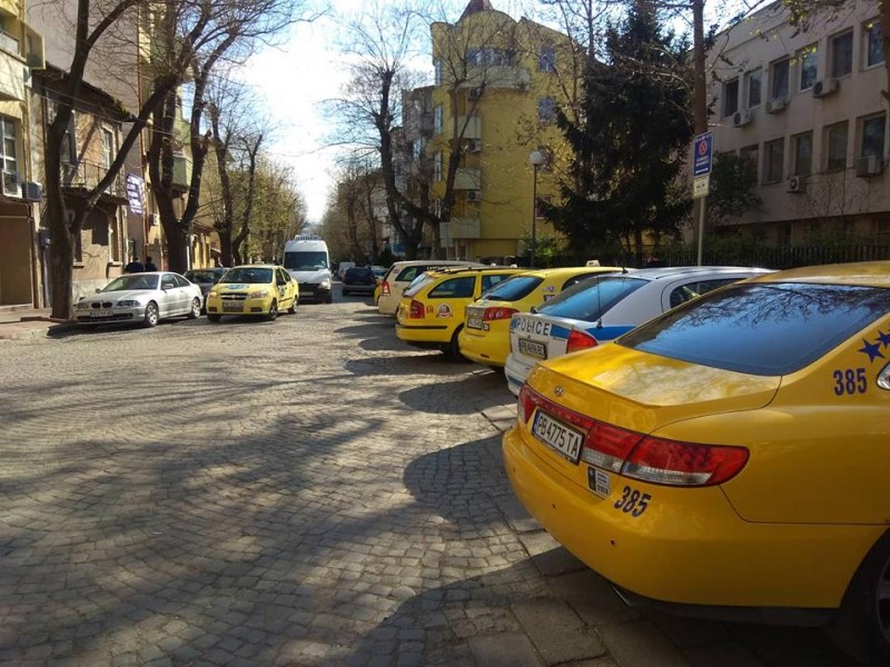 Новият таксиметров “бос“ на пазара в Пловдив - 7 кражби, грабеж и палеж