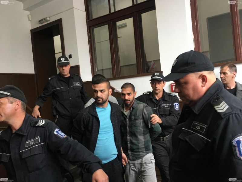 Един от ромите, вилнели в Куклен, заплашвал с убийство полицай
