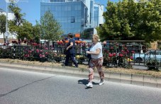 dve-turistki-si-haresaha-ekstremno-855.jpg