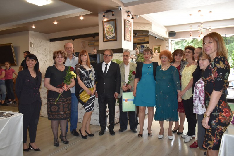 Наградиха 16 учители и културни дейци на Асеновград навръх 24 май