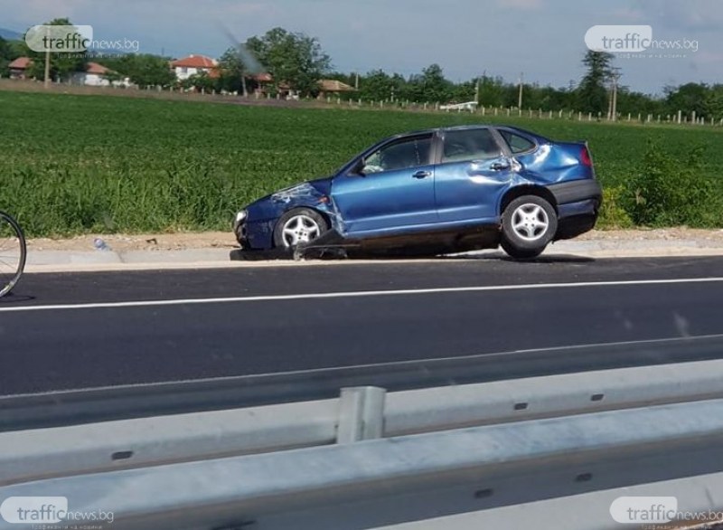 Поредна катастрофа на пътя Пловдив – Асеновград, кола се приземи в канавката
