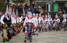 pevtsi-tantsyori-i-kukeri-pokazvat-280.jpg