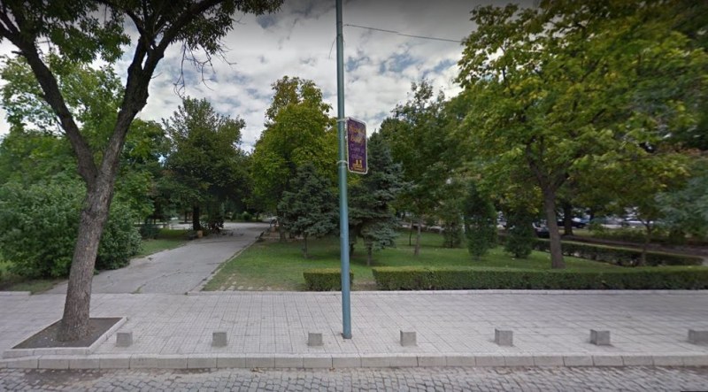 Парк в Кючука обърнат на кръчма, пияни мъже тормозят минувачите