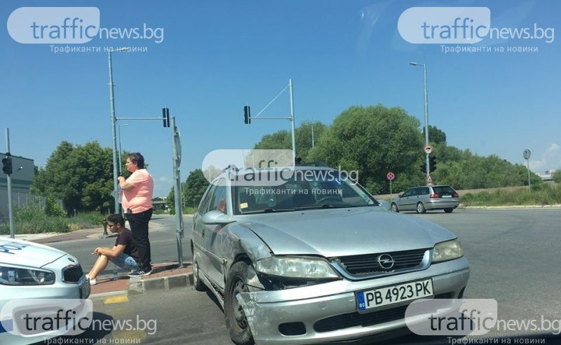 Автомобил катастрофира на централен пловдивски булевард