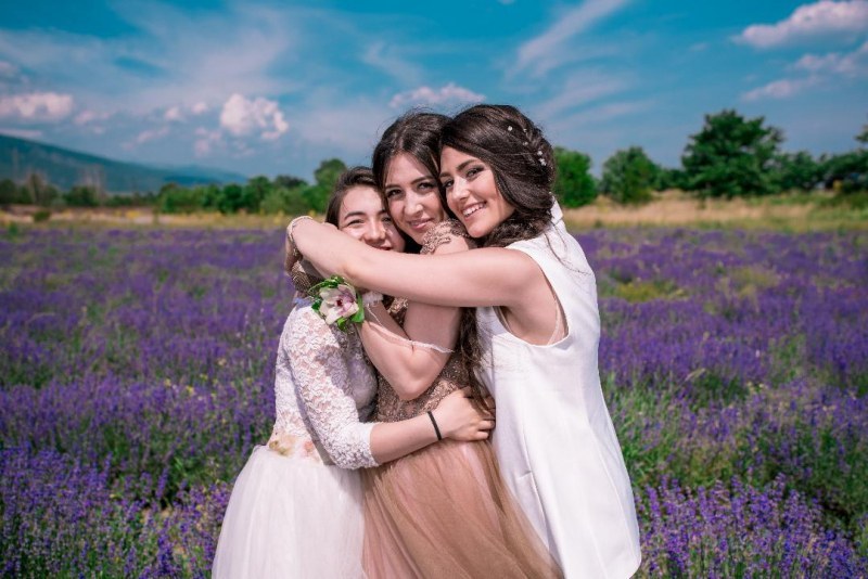 Три сестри от Пловдив се събират за концерт в памет на баща им, починал наскоро