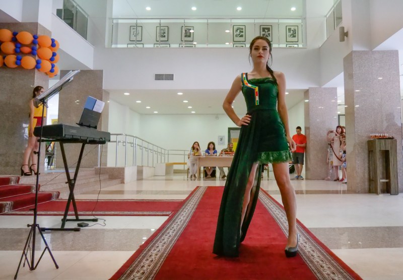 Младите дизайнери от АМТИИ направиха ефектно модно ревю в Дома на културата в Пловдив