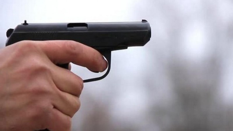 Пиян мъж извади оръжие в централно пловдивско заведение