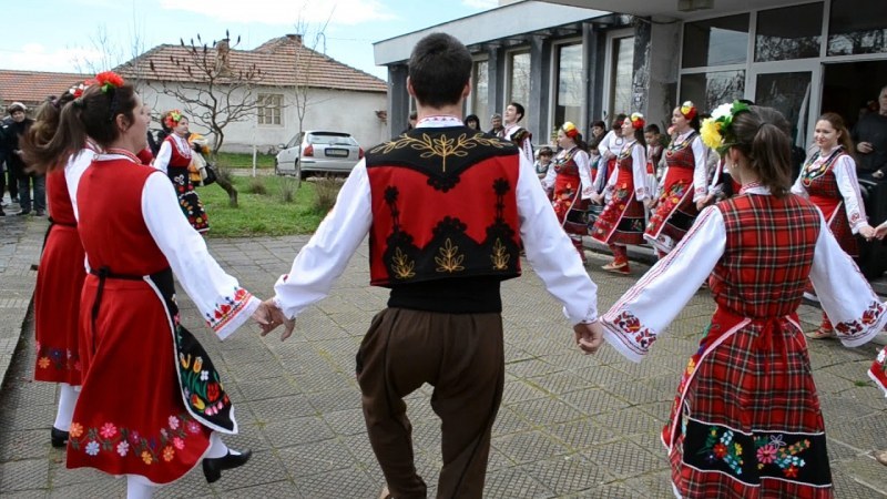 Празничен събор край Хисаря ще забавлява с народни ритми и борби на Петровден