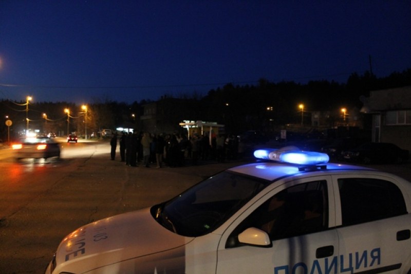 Екшън край Стамболийски! Млади мъже буйстват и заплашват полицията