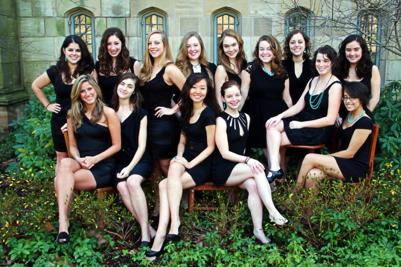 Млади, умни и красиви! Колежанки от престижния “Йейл“ с безплатен концерт на Римския стадион СНИМКИ