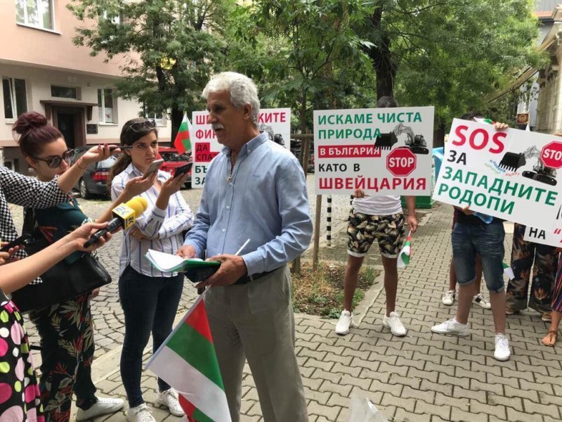 Спрете геноцида! Хора от 7 села в общините Куклен и “Родопи“ протестираха пред Швейцарското посолство