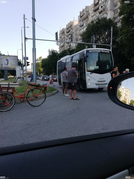 Със счупена тазобедрена става е дядото - велосипедист, блъснат от автобус в Пловдив