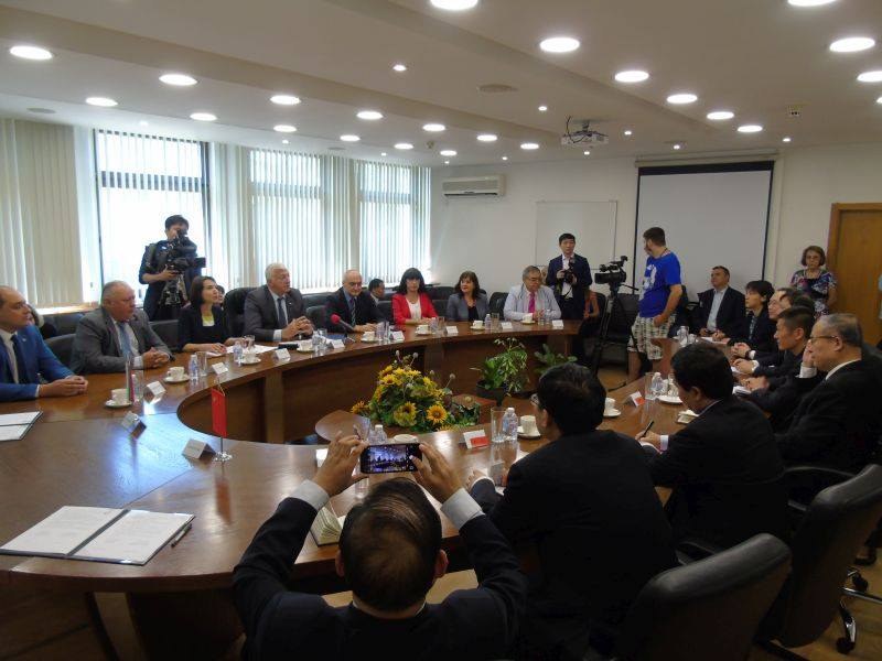 Здравко Димитров посрещна делегация от Китай за 30-годишнината от побратимяването на Пловдив и Тиендзин