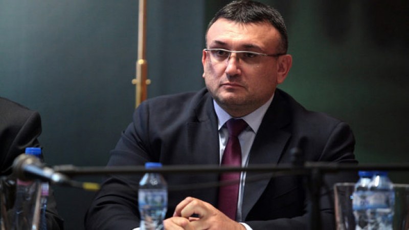Шефът на МВР потвърди: Хакери наистина са успели да пробият сървъра на НАП