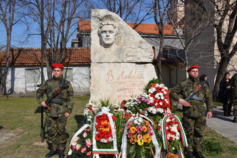 Тържествен митинг събира военни и цивилни в Асеновград по повод рождението на Левски