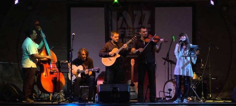 Джаз примата Надя Тончева пее в Gypsy Jazz Night тази вечер в Пловдив