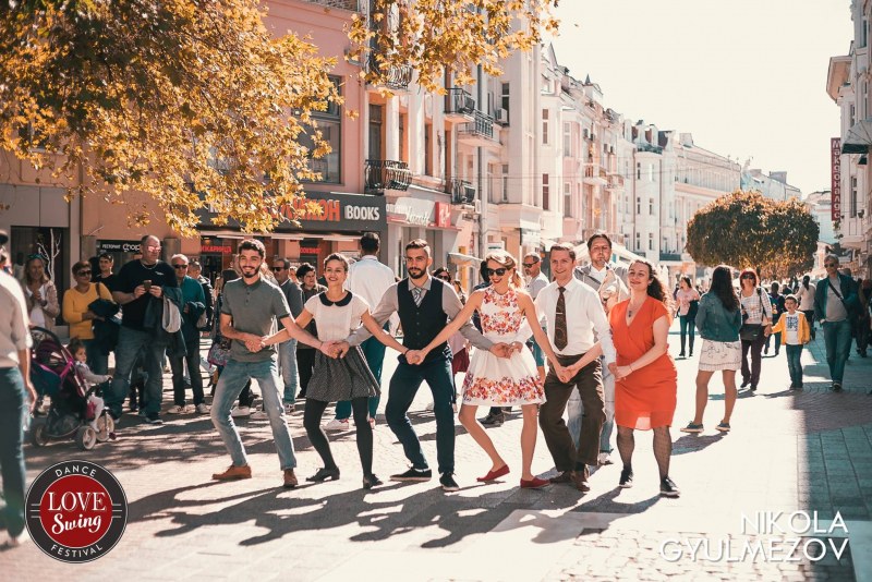 Танцов фестивал завзема центъра на Пловдив, води най-добрите суинг преподаватели в света