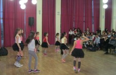 zabavnoto-liato-detsata-prodalzhava-233.jpg
