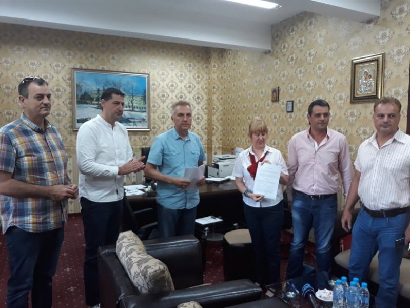За първи път: Доброволци придружават възрастни хора в Спешното на пловдивска болница