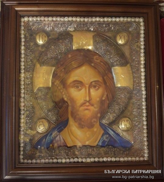 Ценно дарение получи Бачковският манастир - икони и кръст с уникална дърворезба