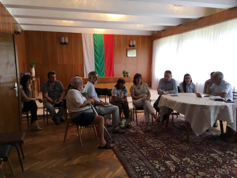 Калоферци засипаха с въпроси кмета д-р Кабаиванов на изнесената приемна на общината