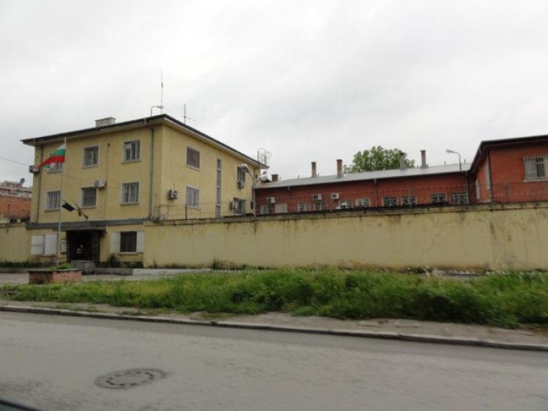 Кръвопийци налазиха пловдивския затвор, „пристигнали” от Пазарджик и Стара Загора