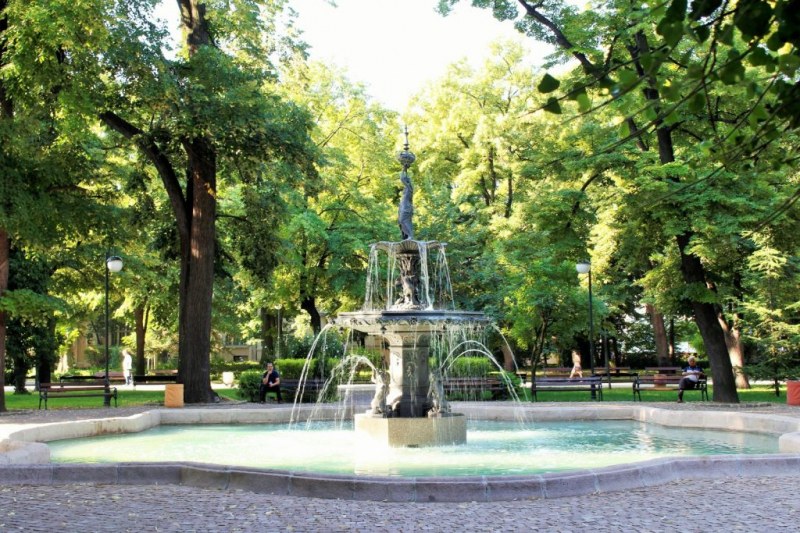Цар Симеоновата градина – зеленото сърце на Пловдив СНИМКИ