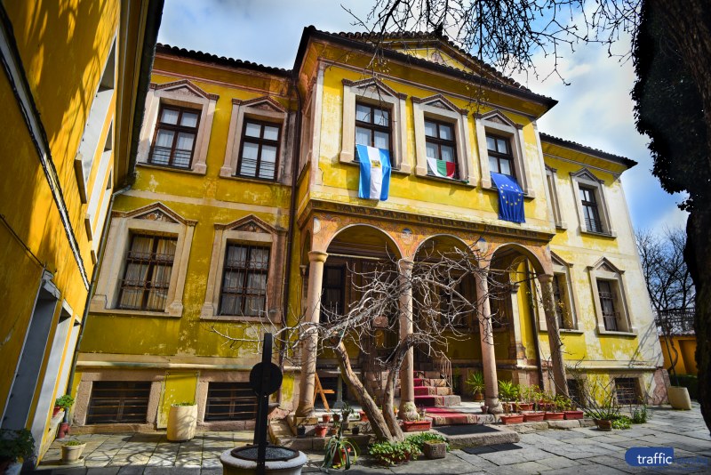 Преди и сега: Архитектурно бижу в Стария град крие спомен от кино “Балкан“