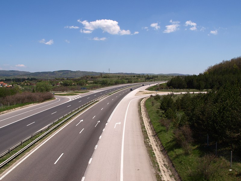 Ограничават движението на магистралата край Царацово, обходният път е Пловдив - Карлово