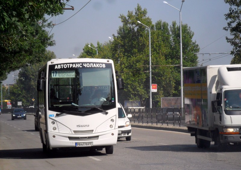Текущ ремонт по булевард в Кючука променя маршрута на два автобуса
