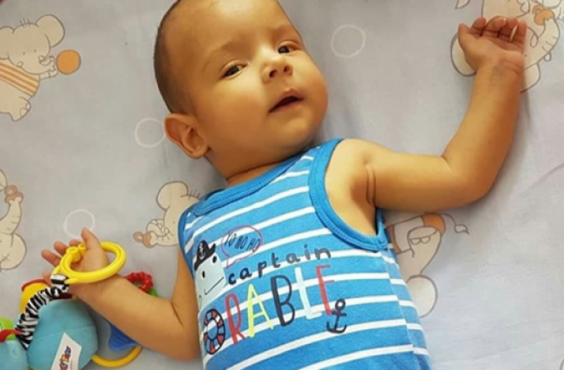 Трансплантираха черен дроб на бебе Алекс, баща му стана донор, а хиляди българи дариха средства