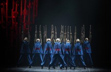 kung-fu-teatarat-dzheki-chan-pokazva-162.jpg