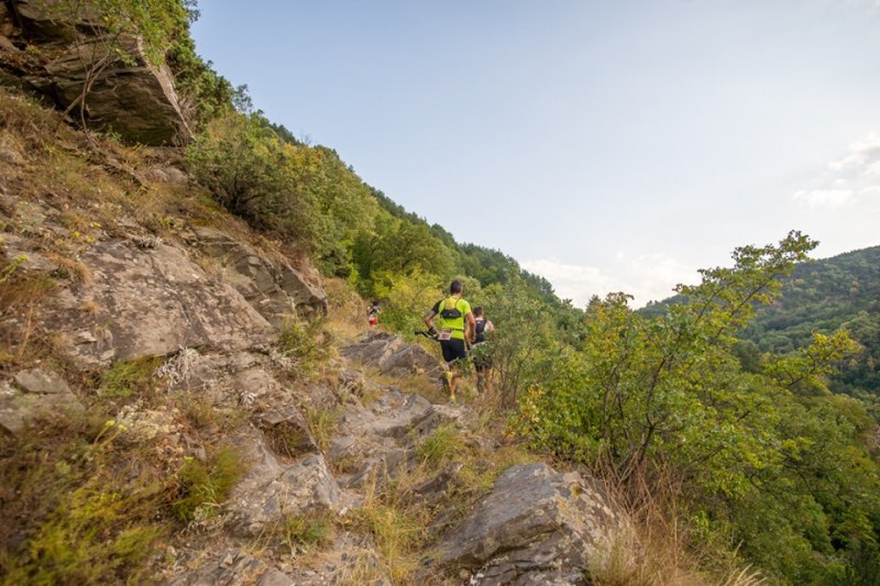 Стотици бегачи участваха в планинските маратони край Асеновград, ето победителите