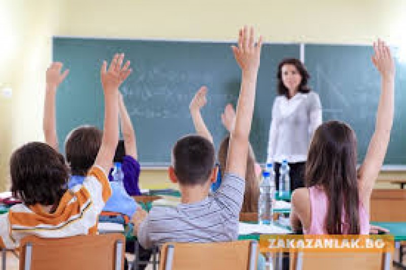 Преди началото на учебната година: Обявиха близо 1000 свободни места за учители в Пловдив, Варна и София
