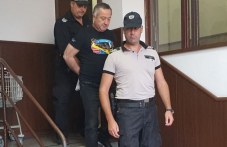 Бизнесменът Тодор Неделчев отново пред съда, намерили безакцизен алкохол в гаража му biznesmenat-todor-nedelchev-otnovo-pred-405.jpg