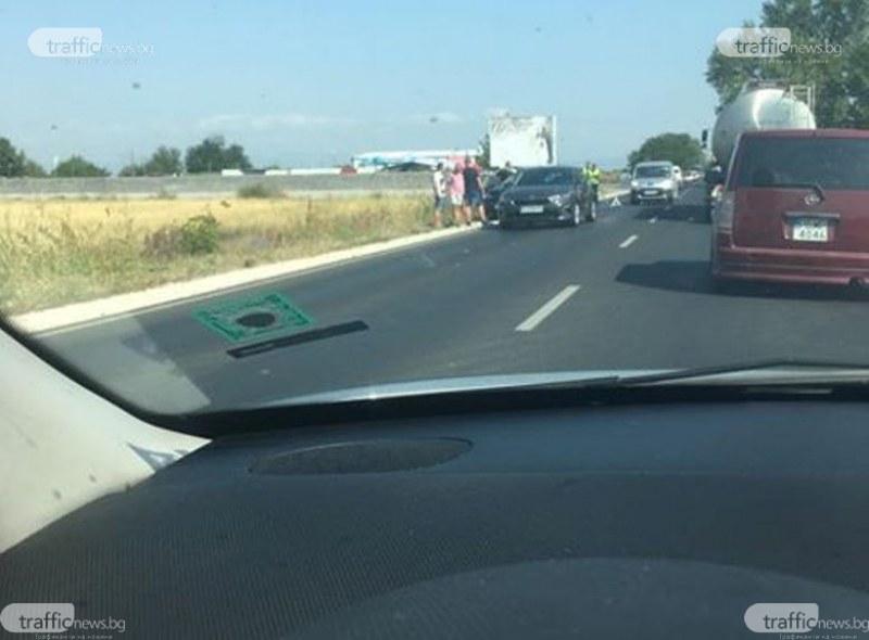 Катастрофа задръсти пътя за Карлово