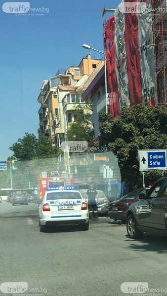 Кола пламна на пловдивски булевард заради късо съединение