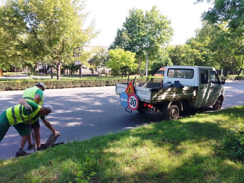 Дъждоприемните шахти в Пловдив ще бъдат почиствани по график и през новата работна седмица