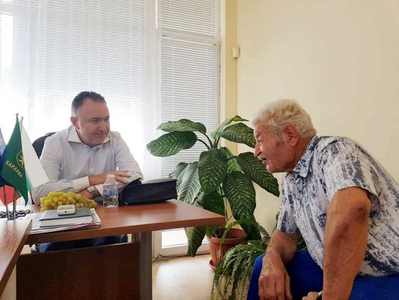 Медицинско обслужване, водопровод и улици обещаха на Иганово по време на кметската приемна