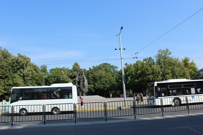 Затварят булевард в центъра на Пловдив за 6 септември, 10 автобуса с променени маршрути