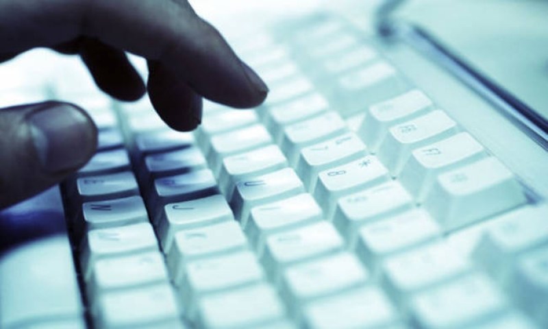 Банките ни натискат да банкираме онлайн, за да пестят от офиси и заплати