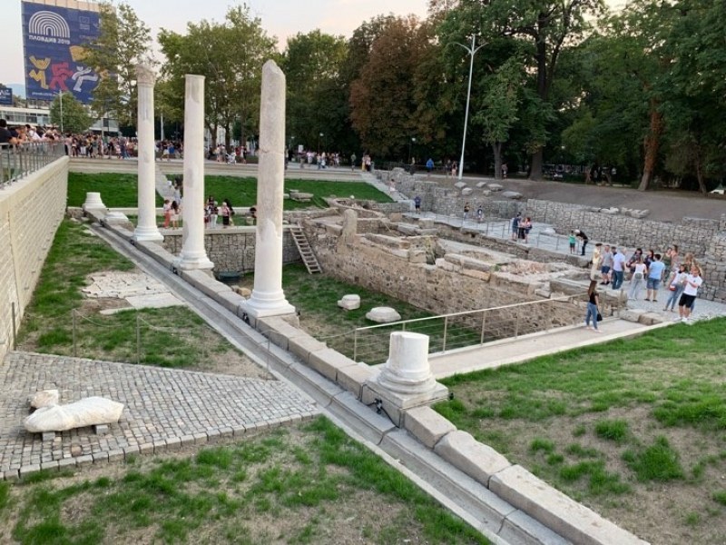 Инцидент! Дете падна от няколко метра в археологията на новия пл. „Централен“