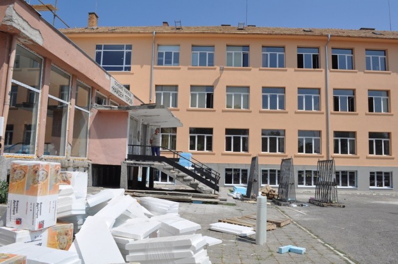 Ремонтите на училищата в Пловдив ще приключат преди началото на новата учебна година