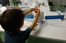 Деца сглобяват апарати и машини на технологична работилница в центъра на Пловдив detsa-sglobiavat-aparati-i-mashini-800.jpg